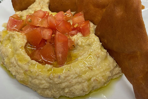 Hummus amb cruixent de pa libanès